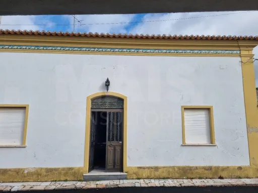 Moradia T4 com piscina, no centro da  Concavada em Abrantes