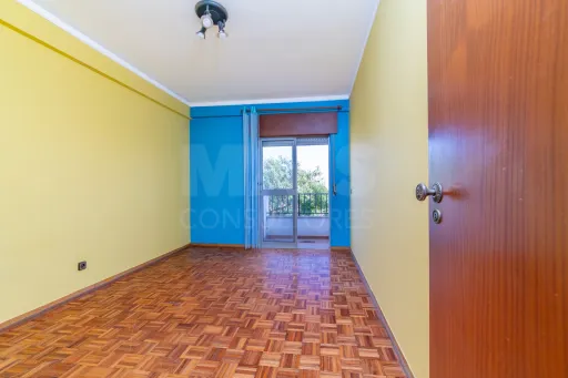 3-Bedroom Apartment with Balconies, Storage Room, and Unobstructed Views in Samora Correia