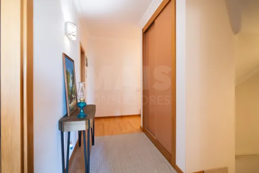 Andar de Moradia T4 com Terraço em Agualva-Cacém