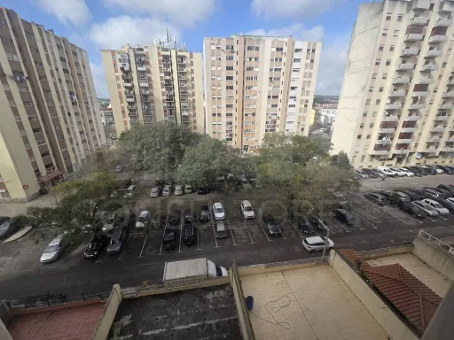 🏠 Apartamento T3 Estratégico no Carregado – Conectividade e Comodidade