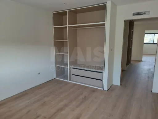 Apartamento T3 com varanda - Rinchoa - Rio de Mouro