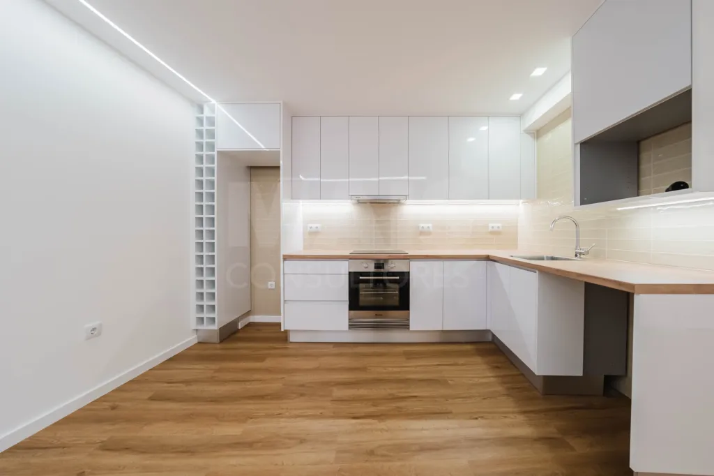 Moradia totalmente remodelada no coração de Peniche!