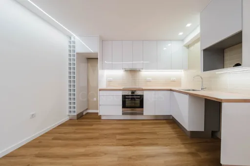 Moradia totalmente remodelada no coração de Peniche!