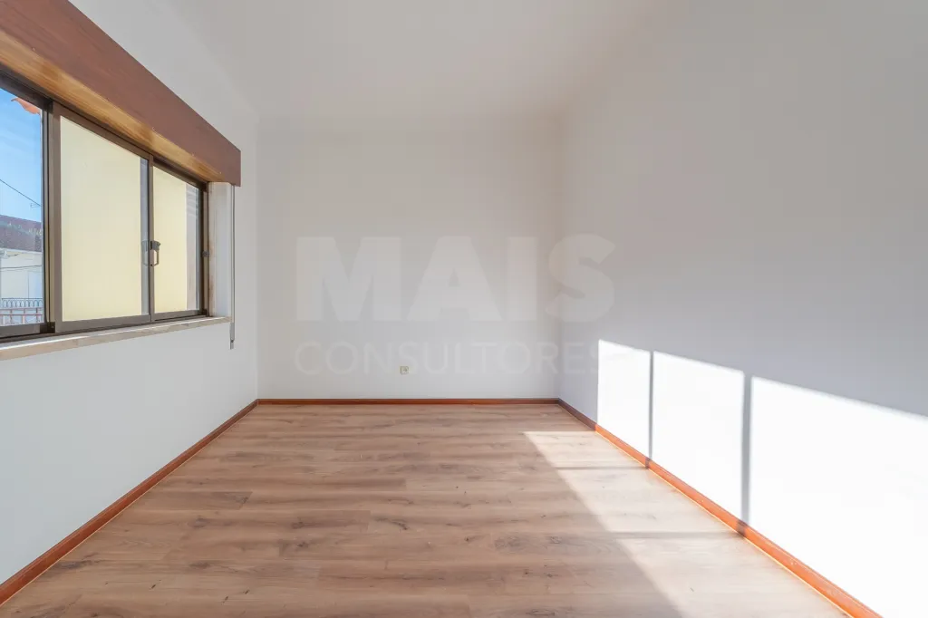 Oportunidade no Porto Alto, moradia T4+1 com 204m2 e logradouro.
