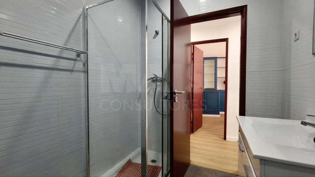 2-Bedroom Apartment with Terrace and Potential | Downtown Caldas da Rainha