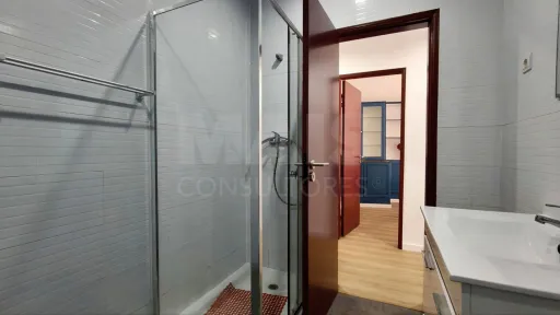Apartamento T2 com Terraço e Potencial | Centro das Caldas da Rainha