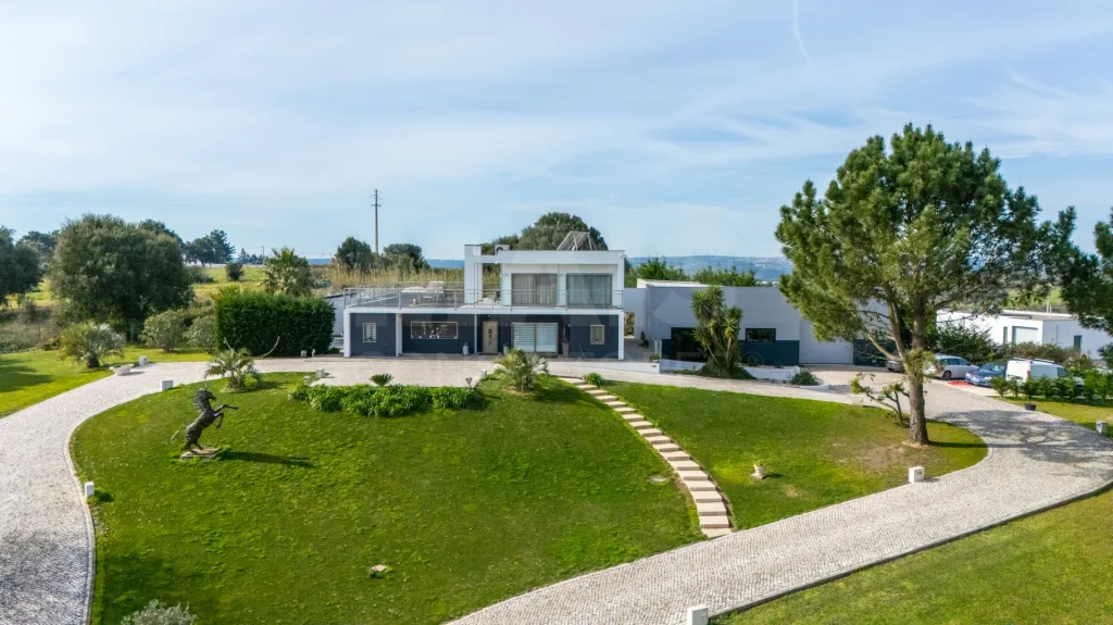 Luxury 4-bedroom villa in Barrocalvo