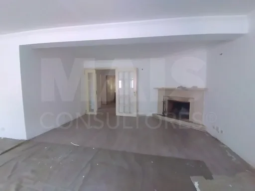 Moradia em Albarraque – A Oportunidade de Criar a Casa dos Seus Sonhos!