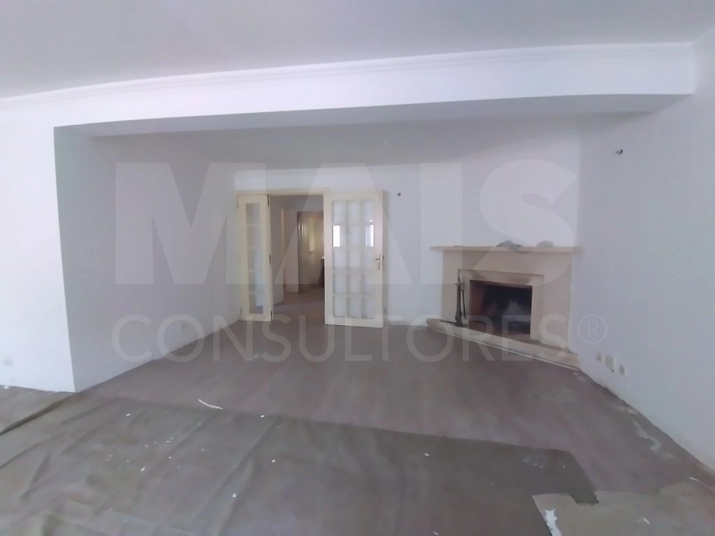 Moradia em Albarraque – A Oportunidade de Criar a Casa dos Seus Sonhos!