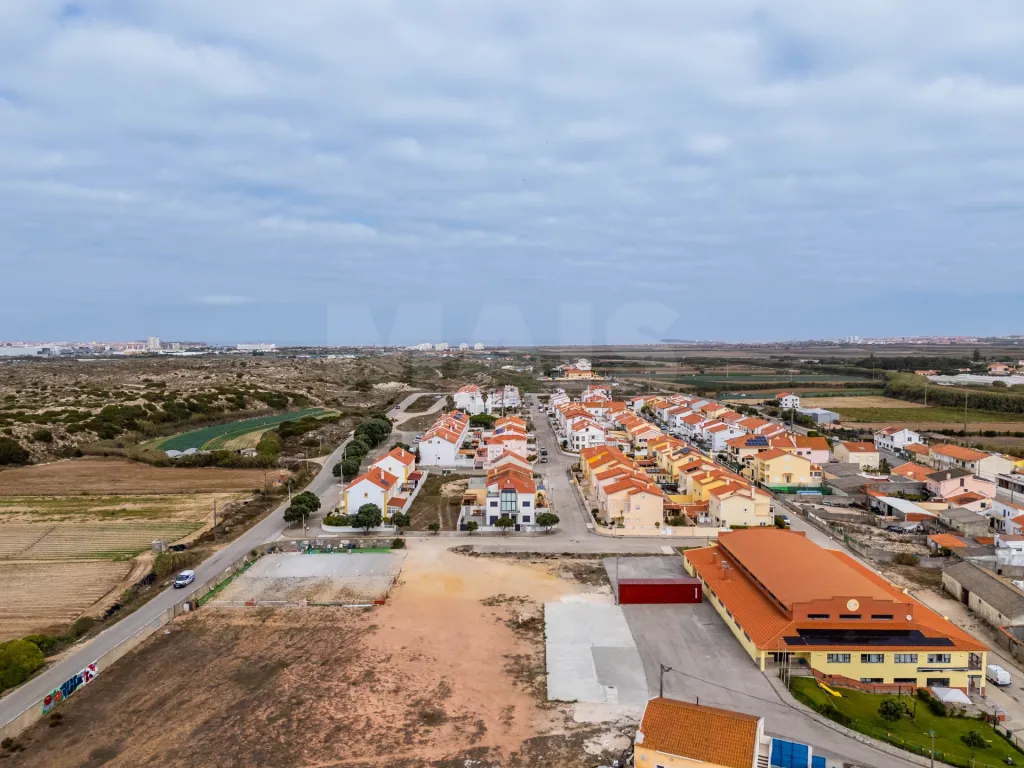 Moradia T3 no Casal Moinho – a 5 minutos a pé da Praia dos Supertubos!
