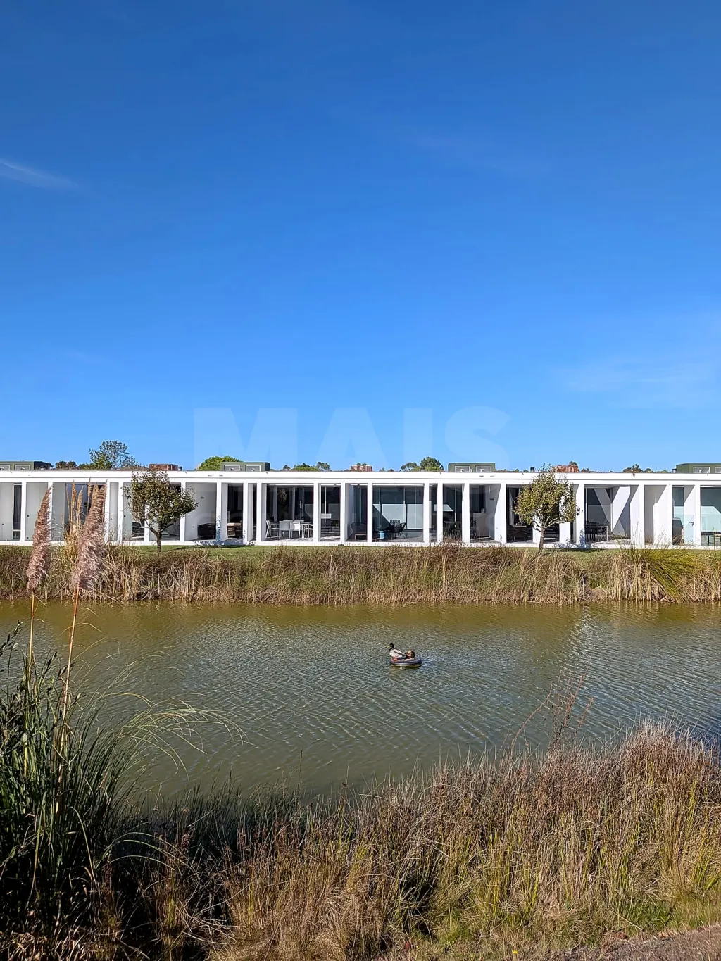 Moradia T2 com 2 suítes, jardim privativo e garagem no Bom Sucesso Resort