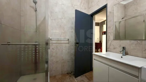 Apartamento T2 com Terraço e Potencial | Centro das Caldas da Rainha