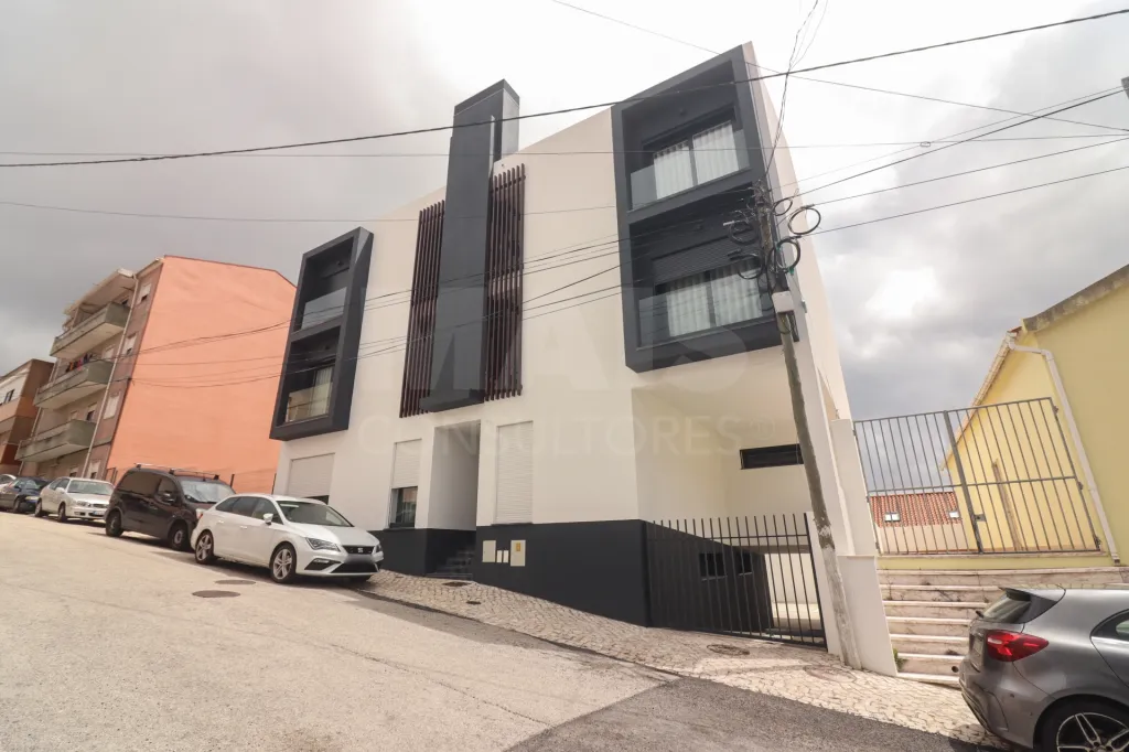 Apartment T2 + 1 - 2 parking spaces Casal Cambra