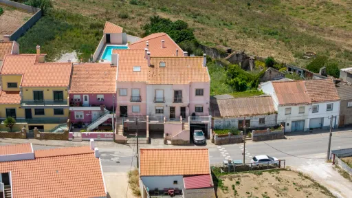 Moradia T3 com quintal e garagem a 5 min. da praia