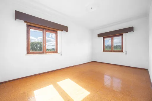 2-Bedroom House with Garage | 400 m² Lot | Ota – Alenquer