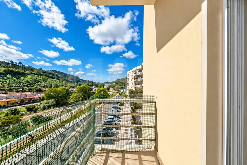 3-bedroom apartment with an elevator and a parking space.