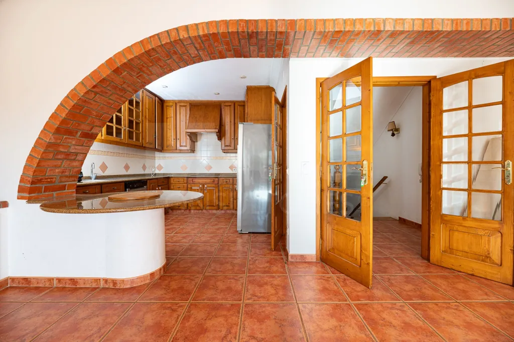 5-bedr. house in Salvaterra de Magos with patio