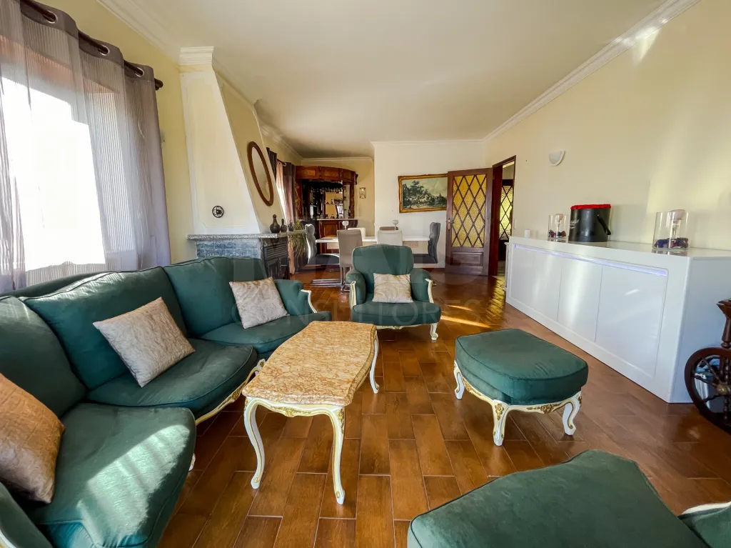 Moradia T4 em Alcabideche, Cascais – Conforto, Sustentabilidade e Espaço