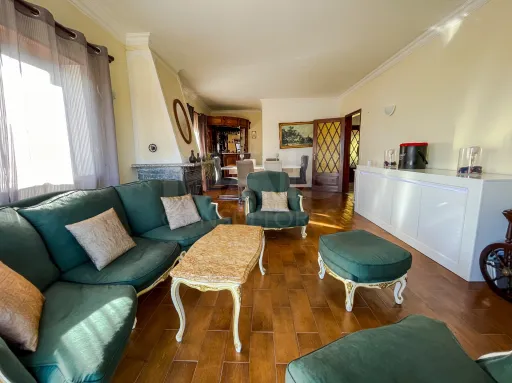 Moradia T4 em Alcabideche, Cascais – Conforto, Sustentabilidade e Espaço