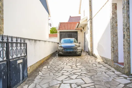 House 3 Bedrooms Carregado