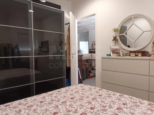 Apartamento T1+1(e loja) na Castanheira do Ribatejo.