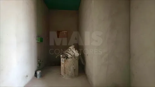 Moradia T4 c/ 1 Master Suite + 2 Suites, Jardim & Parqueamento !