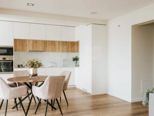 T3 Remodelado em Benfica | Varanda | Home Staging Incluído