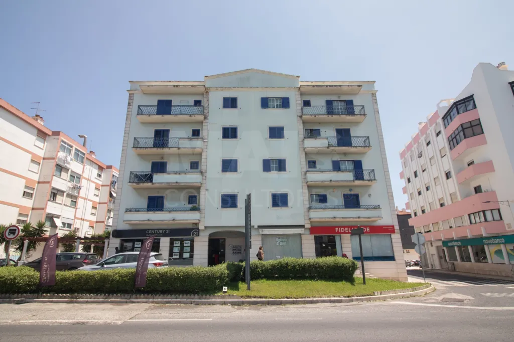 Apartamento T4 no Carregado