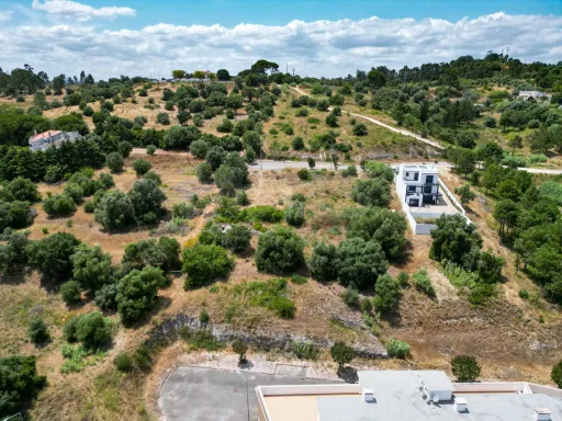 Urban plot with 536 sqm in Azambuja