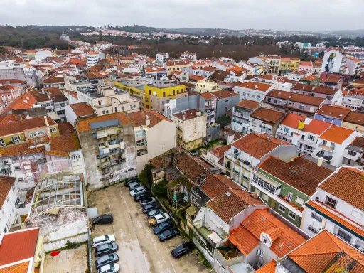 Building in the Center of Caldas da Rainha with Approvable Project