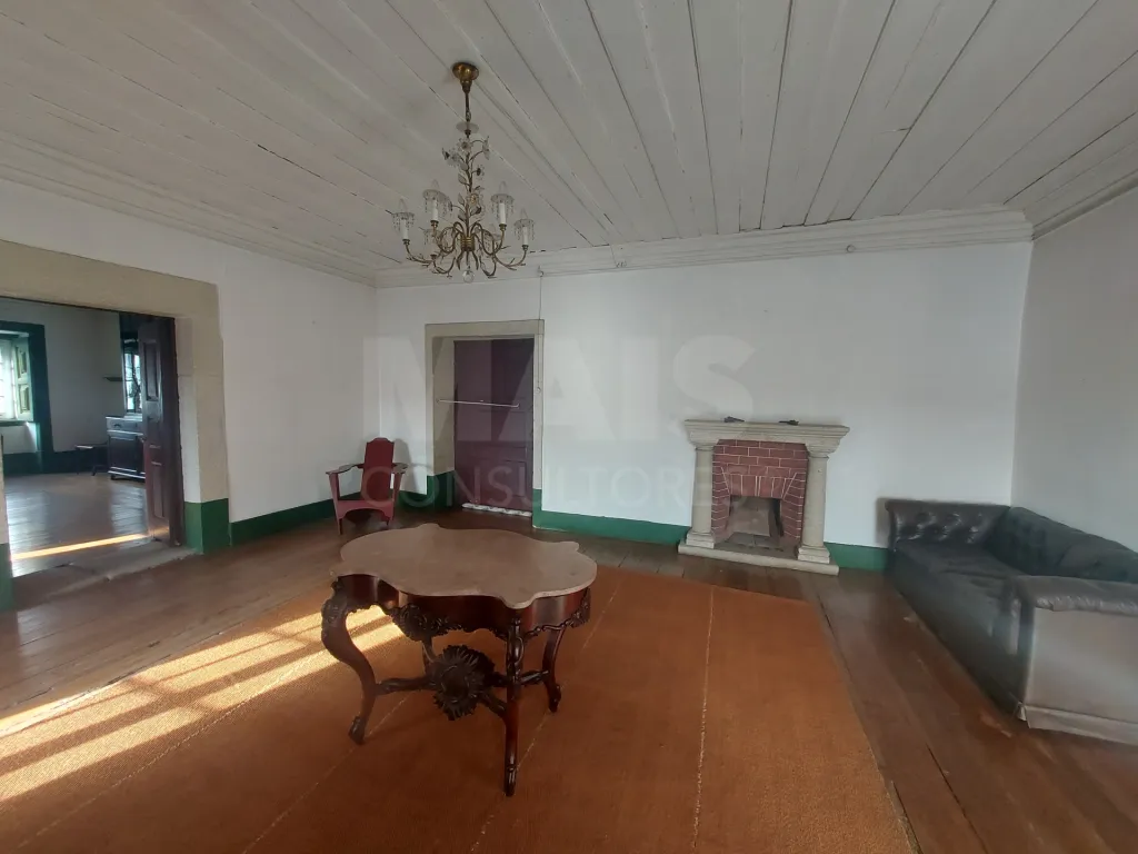 Casa Senhorial com Brazão em Coja- Arganil.