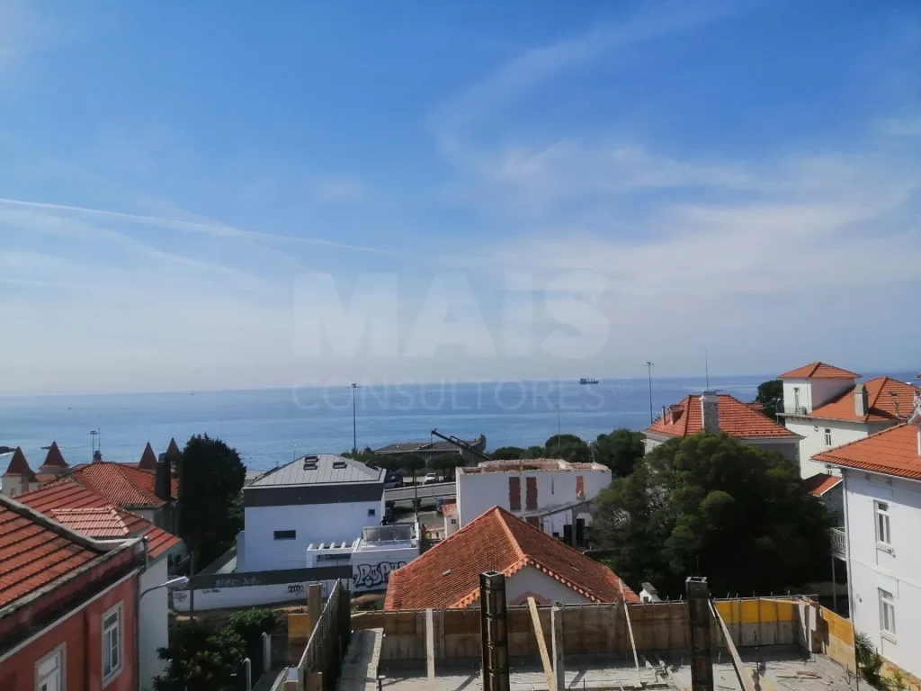 Prédio em Estoril a 100 mt do Casino para remodelação total