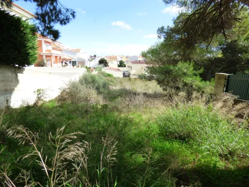 Terreno p/ Moradias em zona prestigiada à entrada de Cascais c/ vista mar..