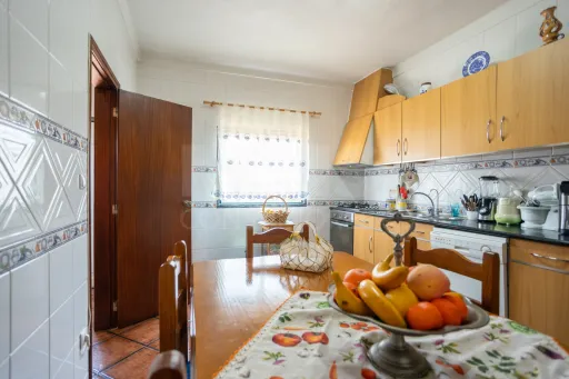 Moradia T3 isolada com Garagem na Branca