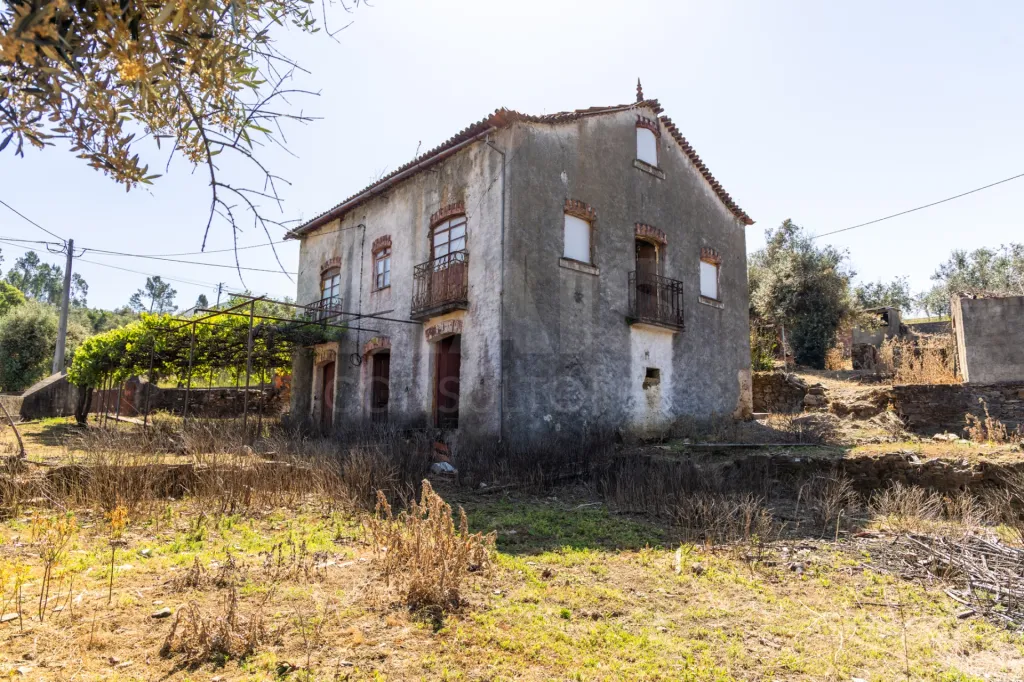 PROPRIEDADE DE CARÁTER NA N2 | 400 m² DE CONSTRUÇÃO, OLIVAL E POTENCIAL TURÍSTICO