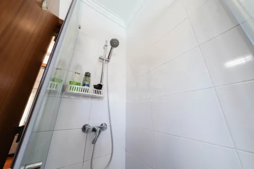 Moradia Térrea c/ piscina, árvores de fruto e garagem a 7 minutos da cidade
