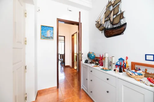 Apartamento T1 no 1° andar a 80 metros da Praia de São Lourenço, com vista mar da varanda da Sala e com garagem  ERICEIRA – RESERVA MUNDIAL DE SURF