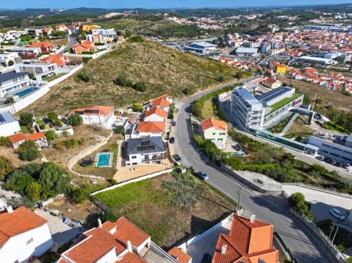 Lote Urbano c/ 464m2 e Proj. para Moradia T4 com Piscina & Vista Desafogada | VARATOJO