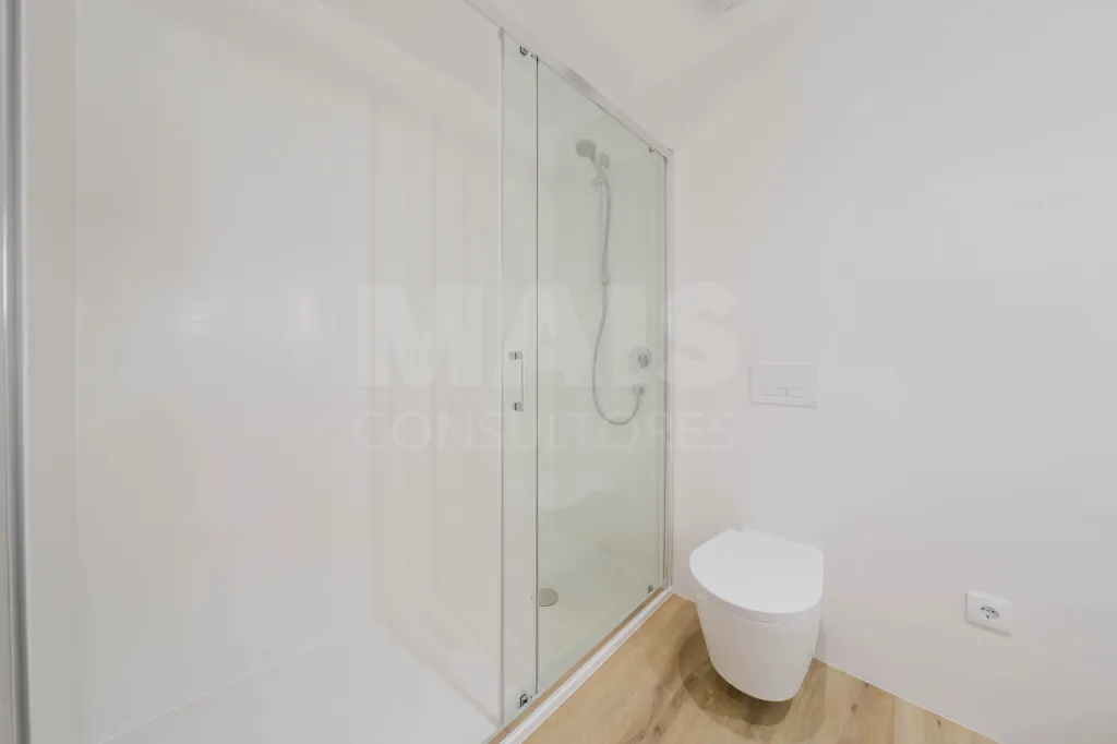 Apartamento T2 com 2 lugares de garagem