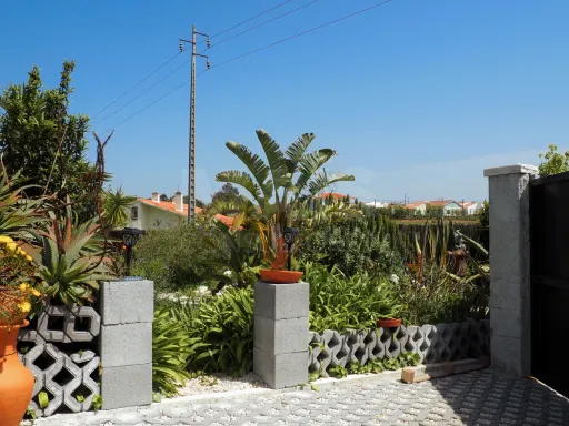 Moradia T2 na Cela com um excelente espaço exterior