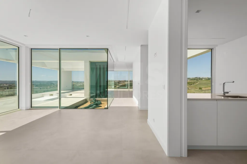 4-bedr. house on 2-hectare plot in Carvalhal