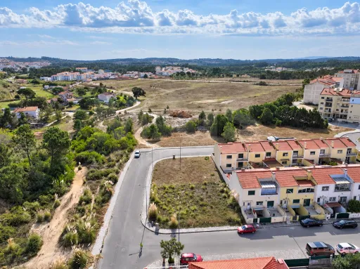 Lote urbano de 440 m² em Caldas da Rainha | Dê espaço ao seu próximo projeto