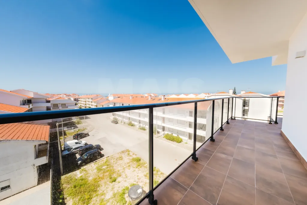 Apartamento T3 a 200 metros da Praia da Consolação
