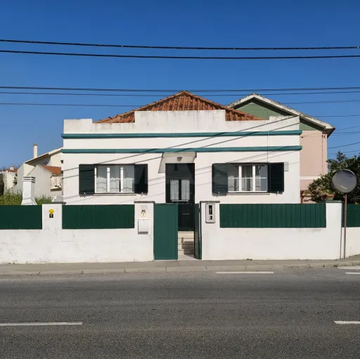 Moradia T4+2 c/ Churrasqueira, Logradouro & Parqueamento !