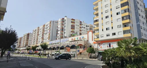 T1 Arrecadação e Marquise em Massamá 2 Fase  2 min da Estação de Comboio de Massamá-Barcarena