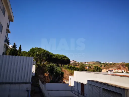 Apartamento T1 com terraço de 28 m² no Murganhal, Caxias