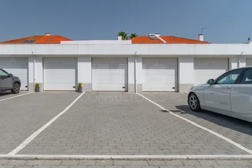 T3 Premium Seminovo com Varanda Excecional – Garagem - Elevador - Acesso Privilegiado a Lisboa
