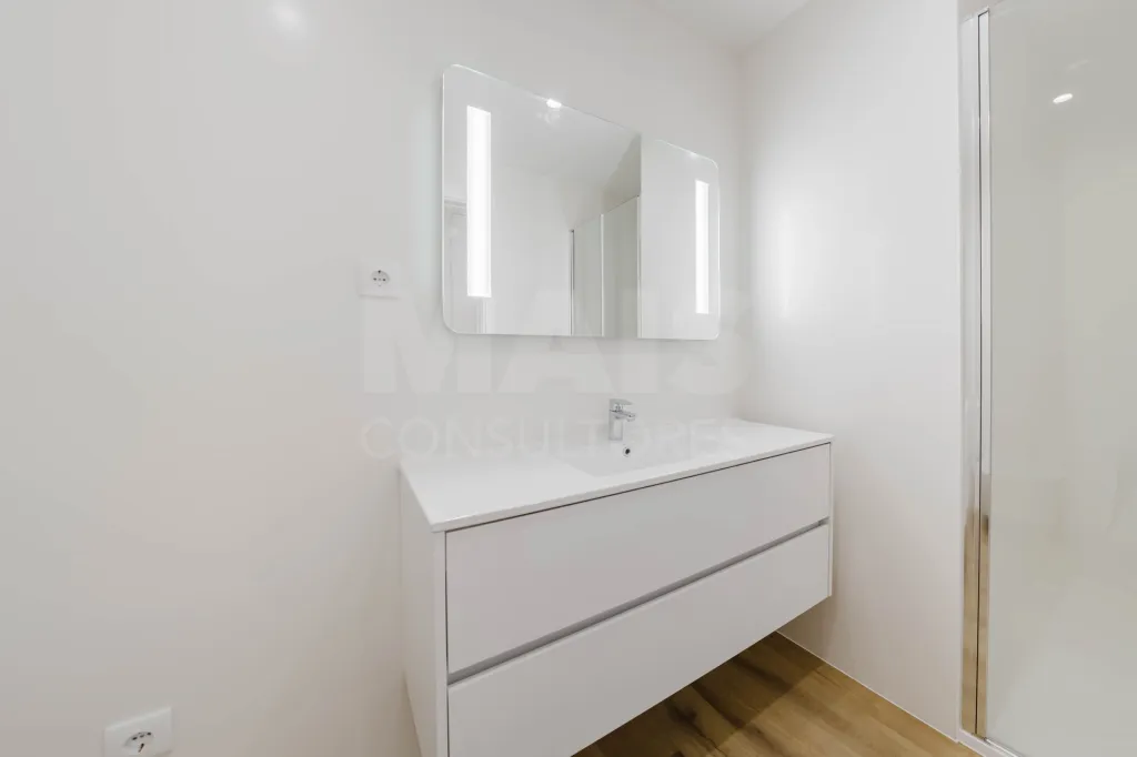 Apartamento T2 na Nazaré c/ 2 lugares de garagem
