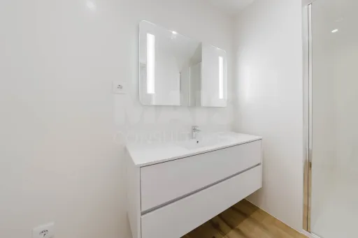 Apartamento T2 na Nazaré c/ 2 lugares de garagem