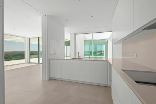 4-bedr. house on 2-hectare plot in Carvalhal